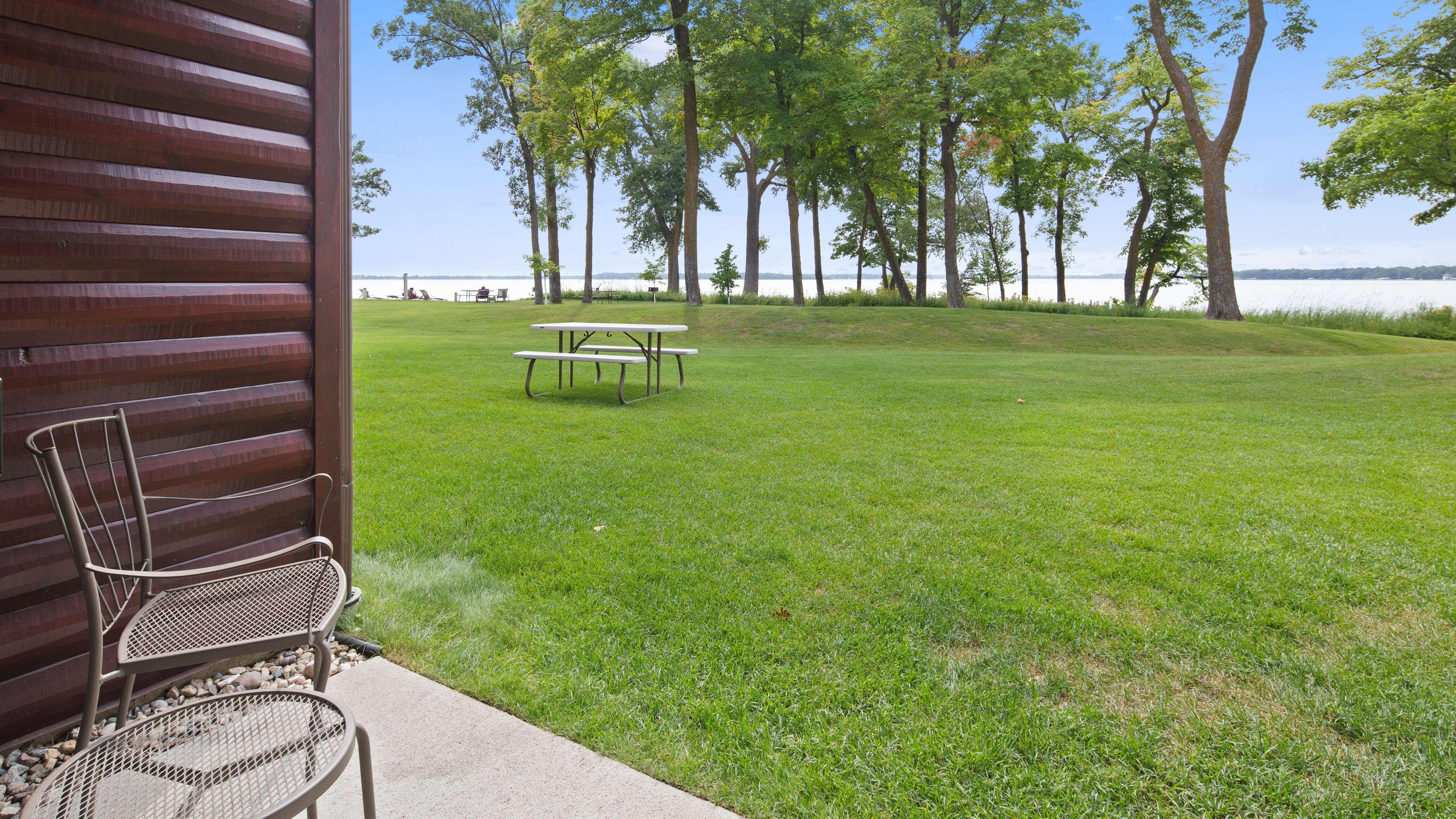 Best Western Premier The Lodge On Lake Detroit Детройт Лейкс Екстериор снимка