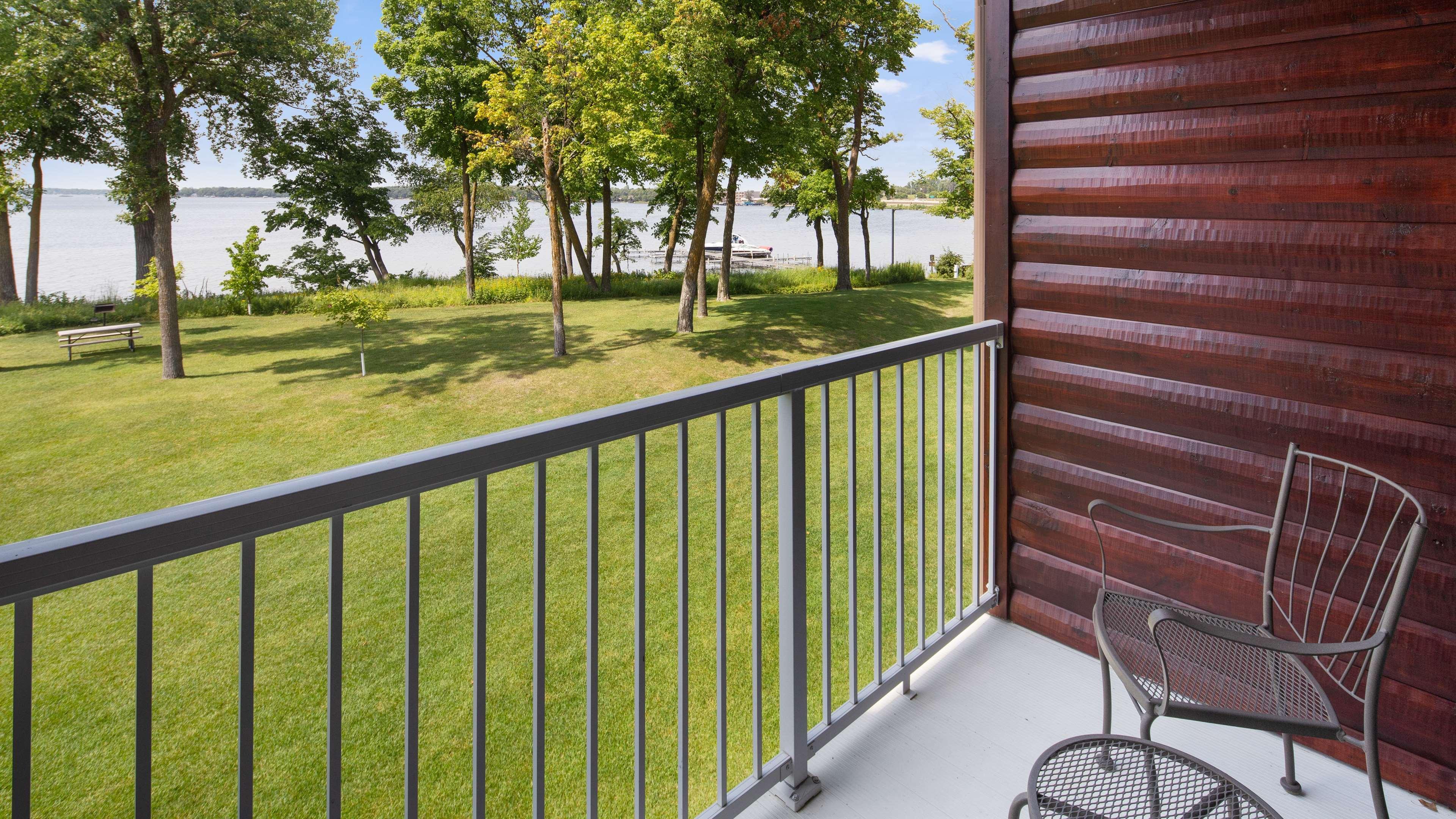 Best Western Premier The Lodge On Lake Detroit Детройт Лейкс Екстериор снимка