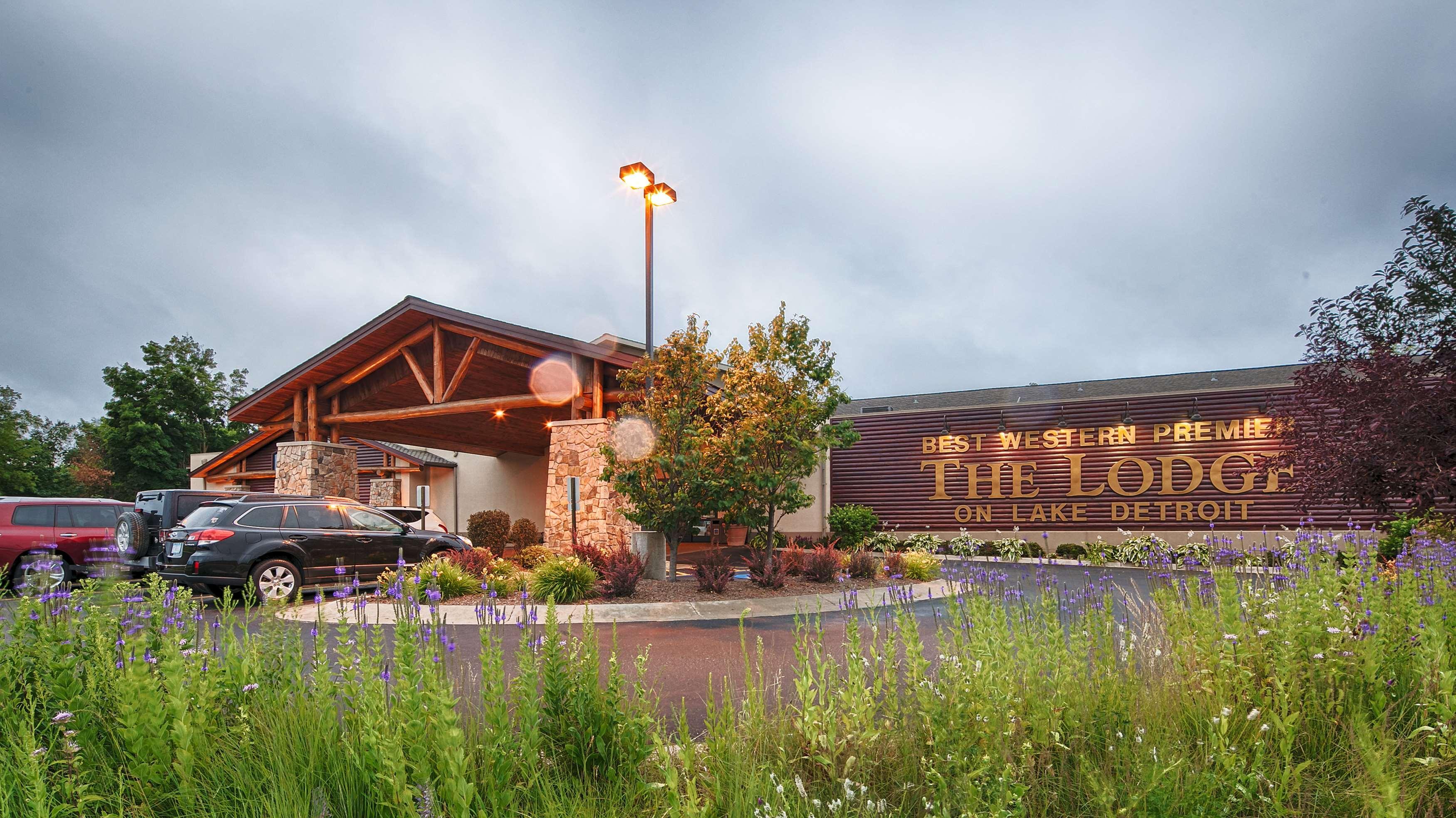 Best Western Premier The Lodge On Lake Detroit Детройт Лейкс Екстериор снимка